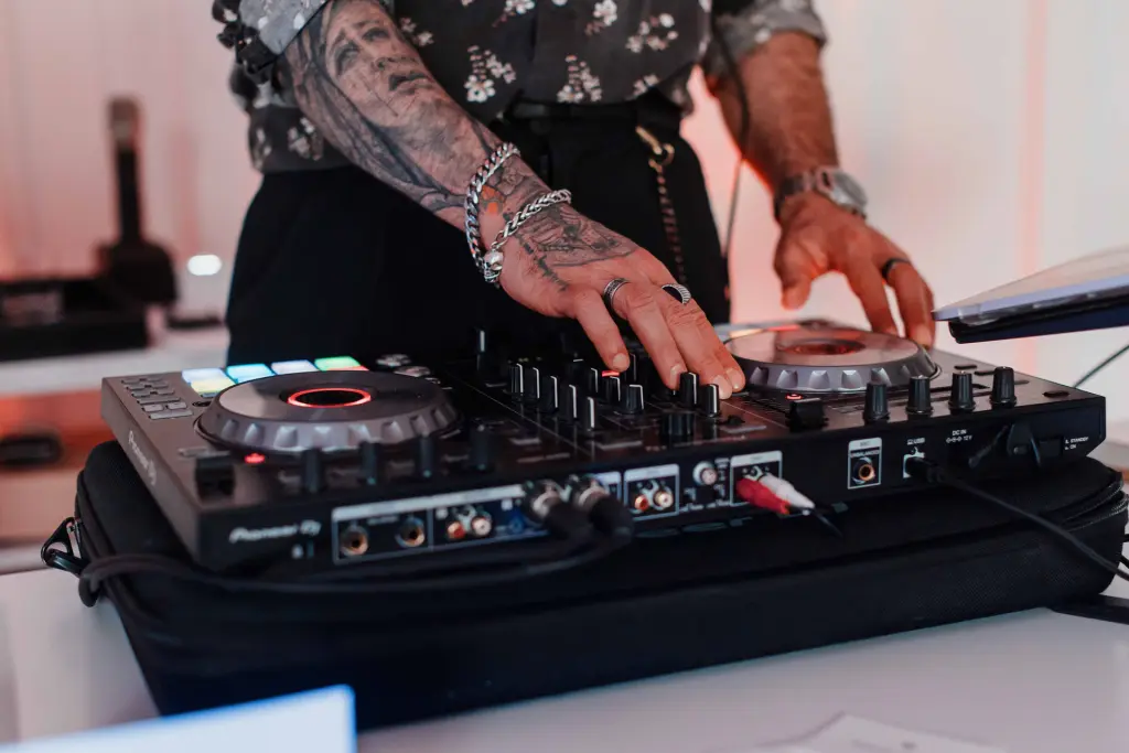 DJ performance at an event in Hamburg, captured by an event photographer.